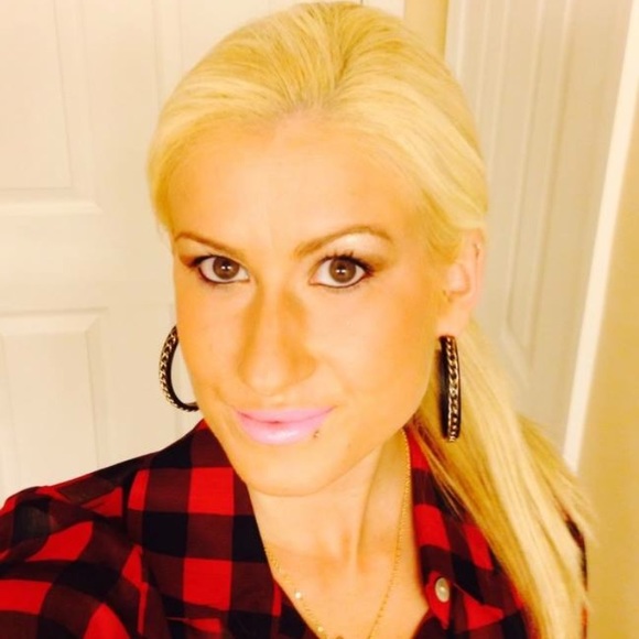 Meet your Posher, Maura - Picture 3 of 5